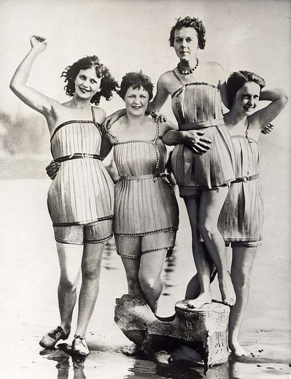 27.Wooden-bathing-suits-usa-1929