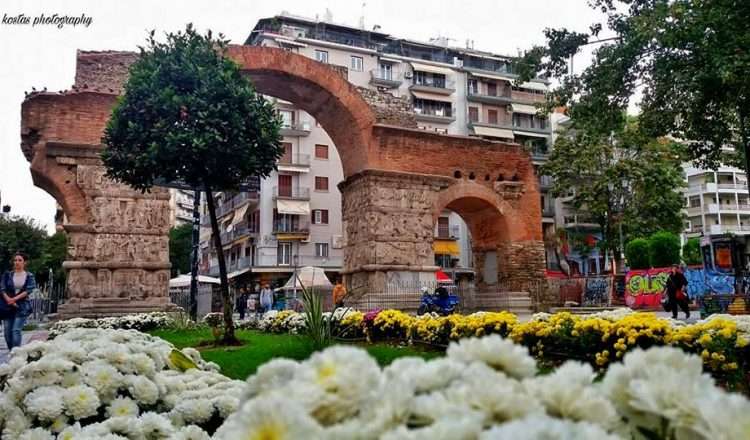 Καμάρα (Αψίδα του Γαλέριου), το πιο δημοφιλές σημείο συνάντησης στη Θεσσαλονίκη