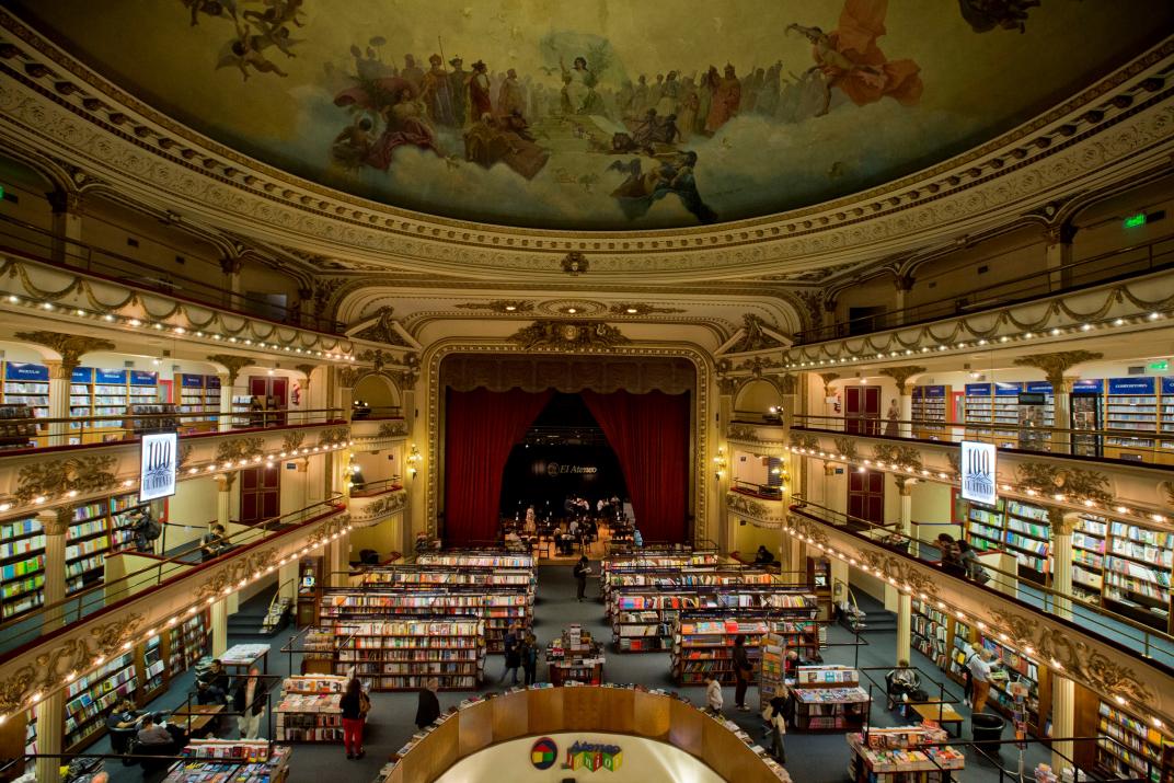 El Ateneo Librería: ένα εκπληκτικό παλιό θέατρο έγινε τεράστιο βιβλιοπωλείο
