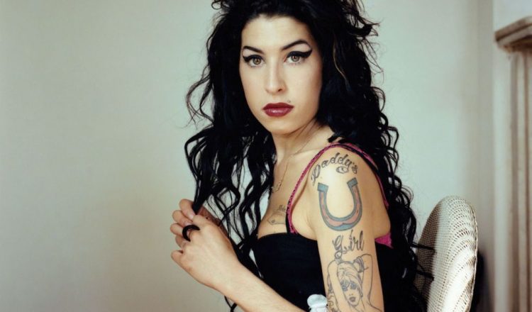 Amy Winehouse: Η καλλίφωνη ντίβα που πάλευε με τους δαίμονές της