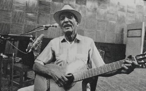Κομπάι Σεγκούντο: Ο κουβανός κιθαρίστας που εφηύρε την επτάχορδη κιθάρα