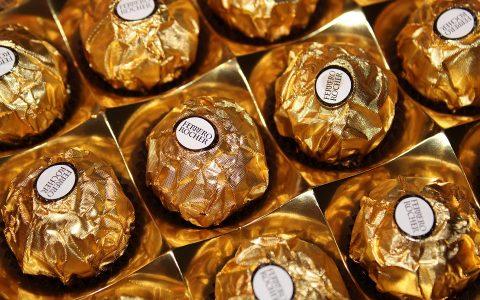 Ferrero Rocher: Φτιάξε εύκολα τα δικά σου σοκολατάκια