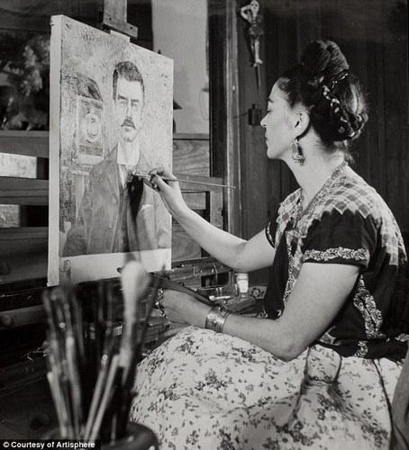 Η θρυλική Φρίντα Κάλο μέσα από άγνωστες μέχρι σήμερα φωτογραφίες