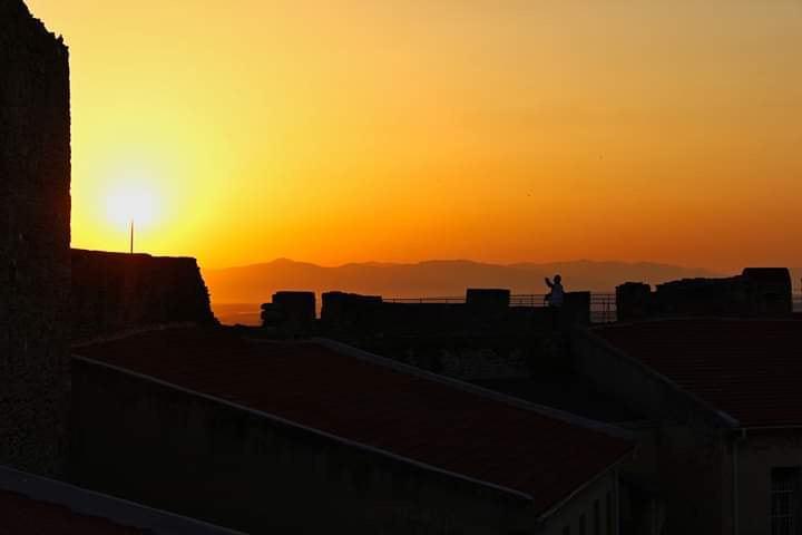 Τα ωραιότερα ηλιοβασιλέματα της Θεσσαλονίκης, κοιτάζοντας από ψηλά στον Θερμαϊκό και τον Όλυμπο