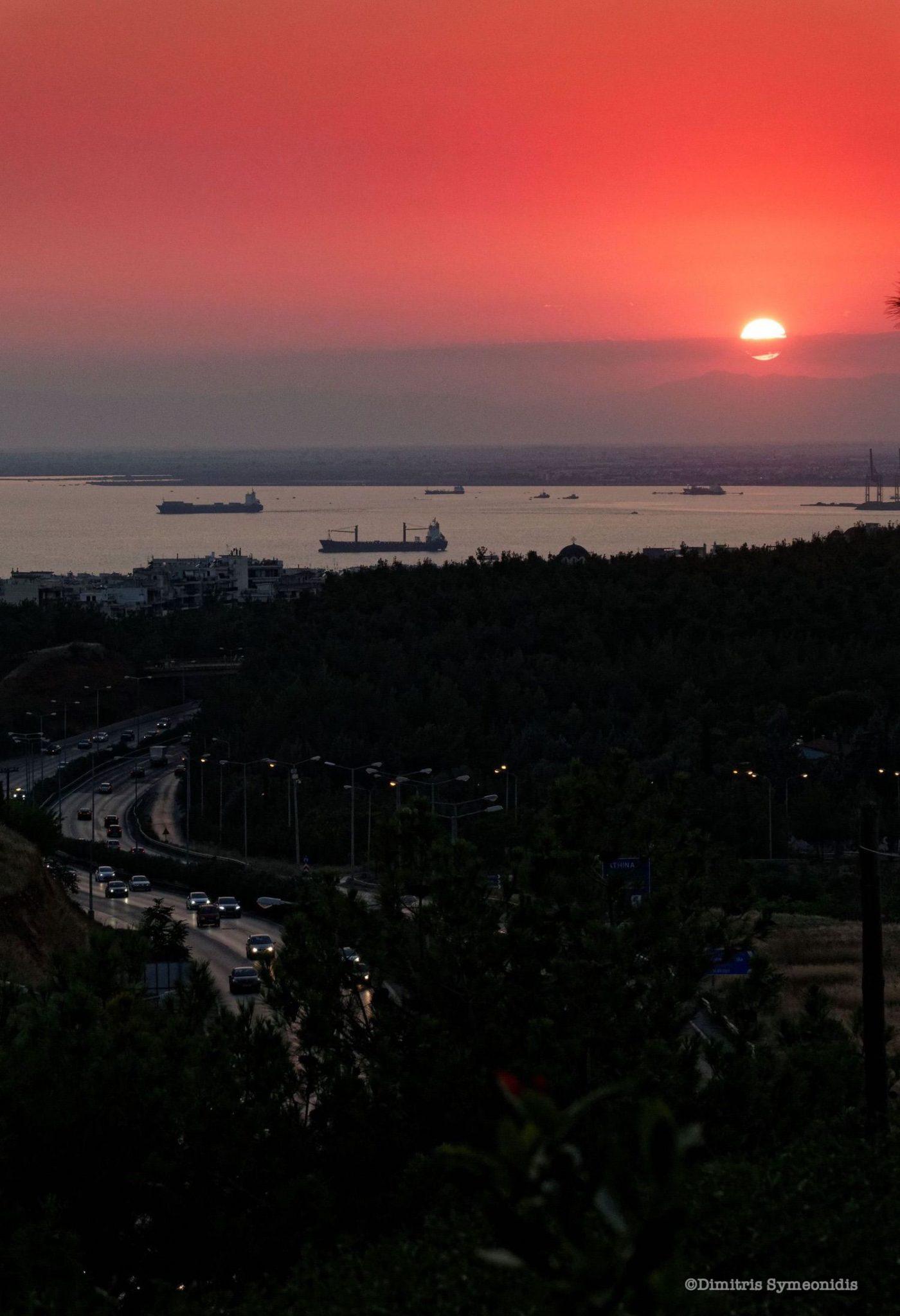 Τα ωραιότερα ηλιοβασιλέματα της Θεσσαλονίκης, κοιτάζοντας από ψηλά στον Θερμαϊκό και τον Όλυμπο