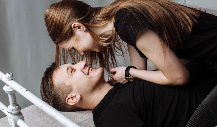9 συνήθειες του άντρα που φανερώνουν ότι είναι ερωτευμένος μαζί σου