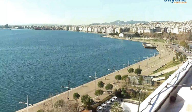 Βλέπουμε ζωντανά τη Νέα Παραλία της Θεσσαλονίκης από την κάμερα στο Makedonia Palace