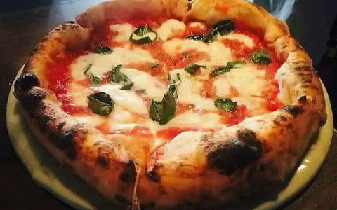 Η αυθεντική Ναπολιτάνικη συνταγή για να φτιάξεις πίτσα σαν Ιταλός