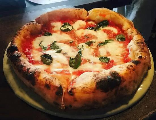 Η αυθεντική Ναπολιτάνικη συνταγή για να φτιάξεις πίτσα σαν Ιταλός