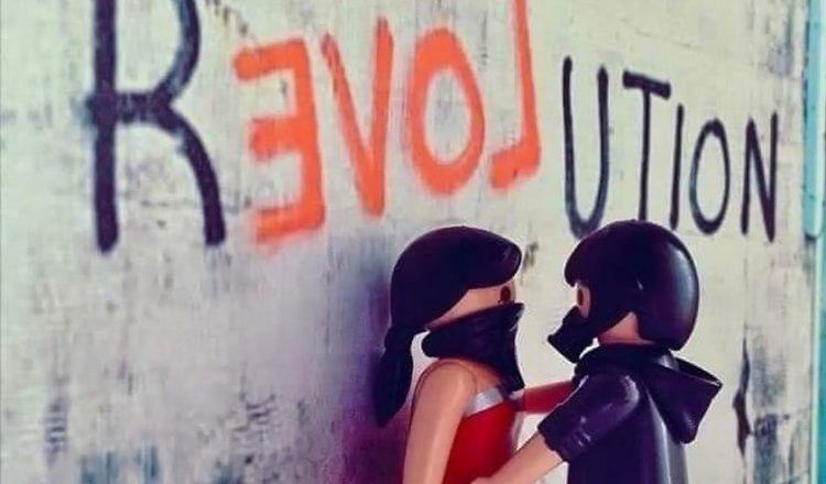Revolution = Επανάσταση