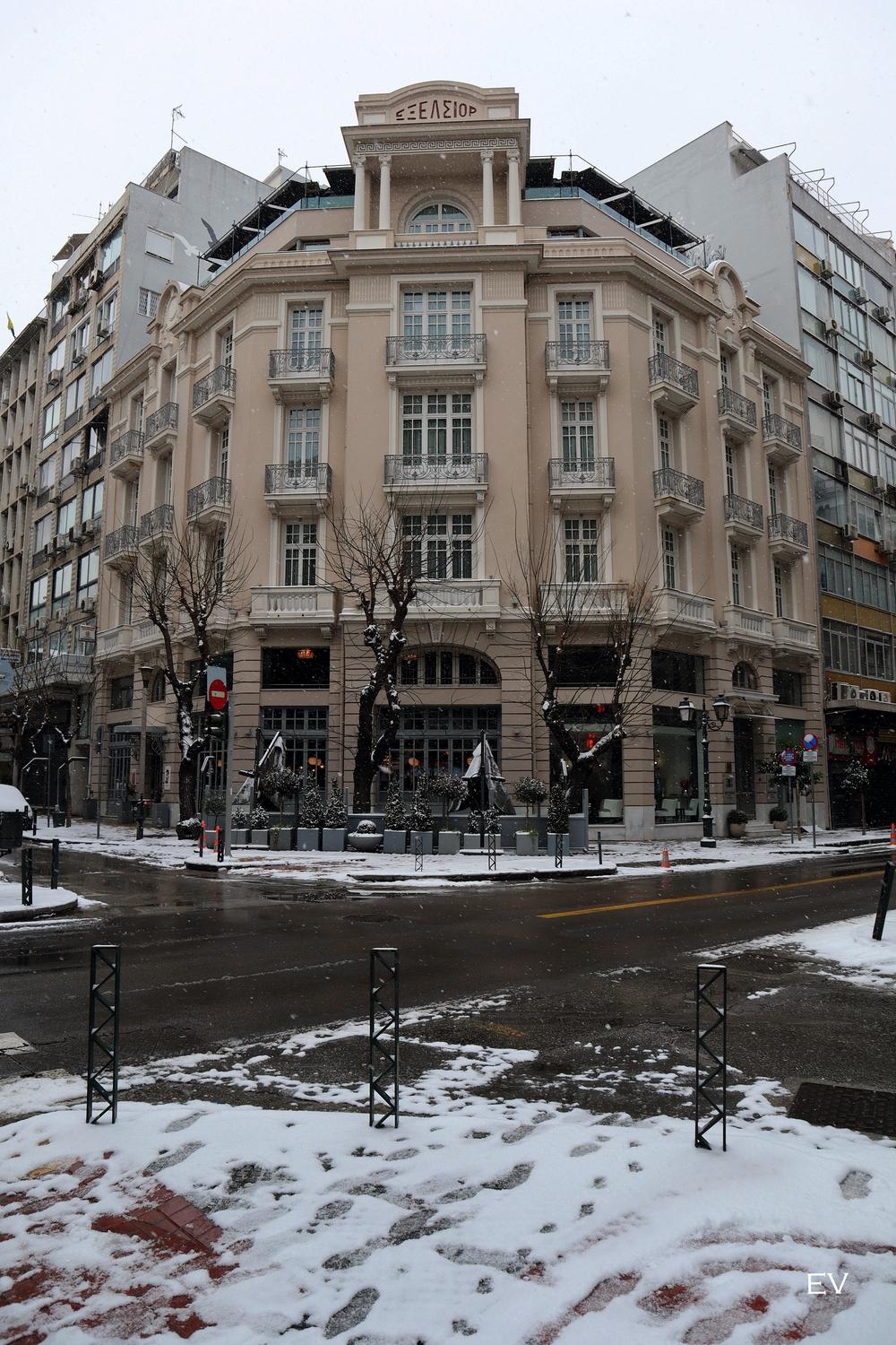 Περπατώντας στη χιονισμένη Θεσσαλονίκη, από την Ευφροσύνη Βασίλαρου