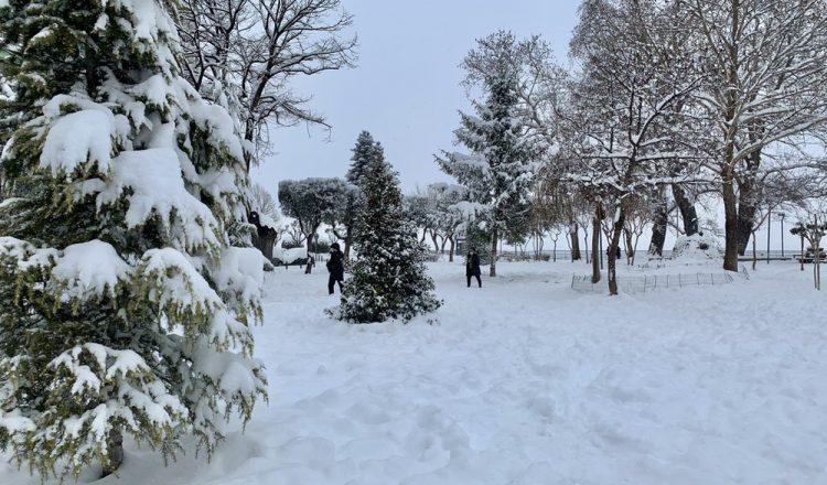 Χιονισμένη πλατεία Εληάς, Βέροια 2021