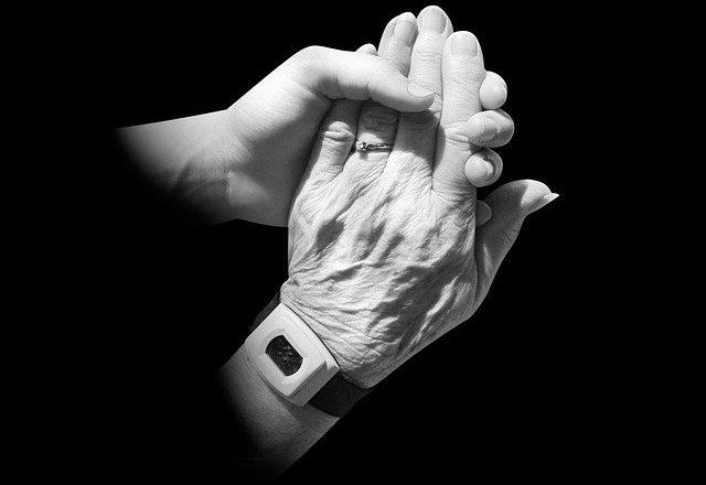 3 σημαντικά μαθήματα ζωής που παίρνεις όταν φροντίζεις ηλικιωμένους