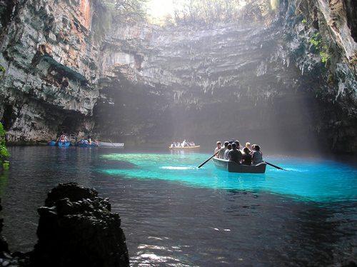 Λίμνη Μελισσάνης: το ομορφότερο βαραθροσπήλαιο της Ελλάδας!