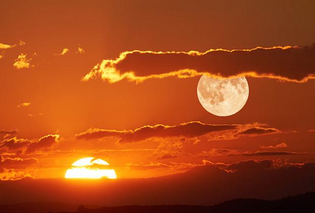 Ο Ήλιος, το Φεγγάρι και τα Αστέρια: Μια ειρηνική διαμάχη... του Ηλία Γιαννακόπουλου