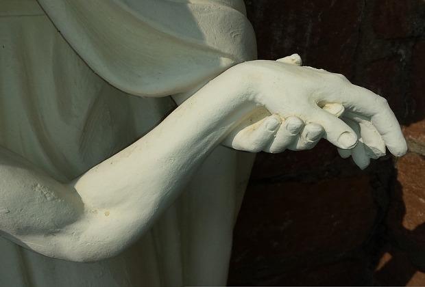 Ένα χέρι... από τη Μαρία Σκαμπαρδώνη