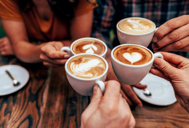 7 σημάδια που μαρτυρούν ότι πίνουμε πολύ καφέ