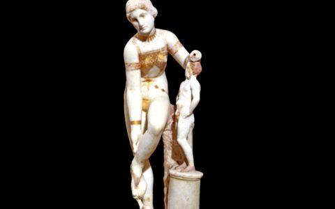 «Η Αφροδίτη με το χρυσό μπικίνι» στο Μουσείο Ακρόπολης